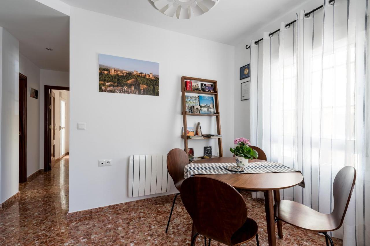 Anna - Triana Apartment Sevilla Bagian luar foto