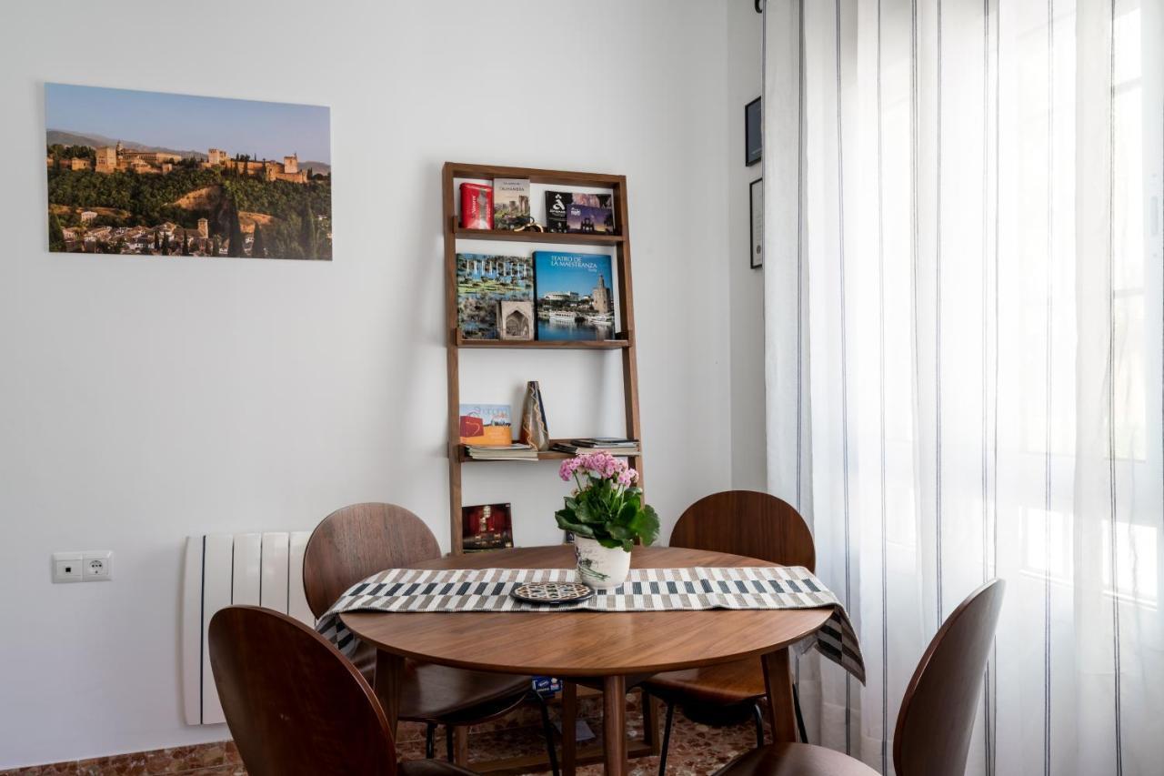 Anna - Triana Apartment Sevilla Bagian luar foto