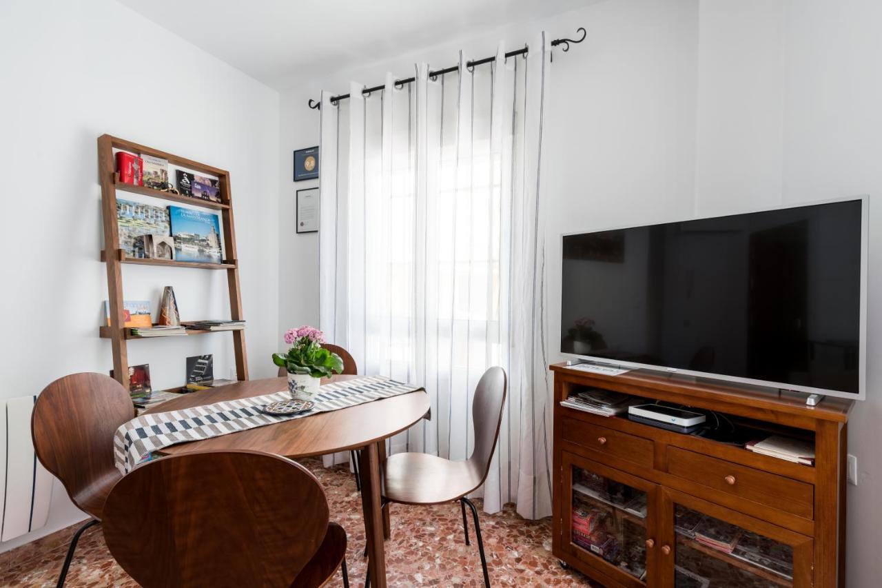 Anna - Triana Apartment Sevilla Bagian luar foto