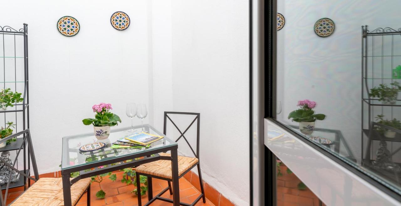Anna - Triana Apartment Sevilla Bagian luar foto