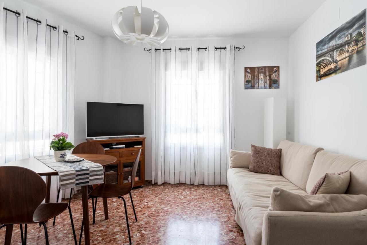 Anna - Triana Apartment Sevilla Bagian luar foto