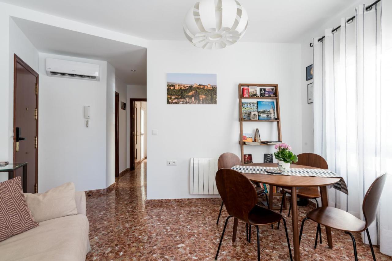 Anna - Triana Apartment Sevilla Bagian luar foto